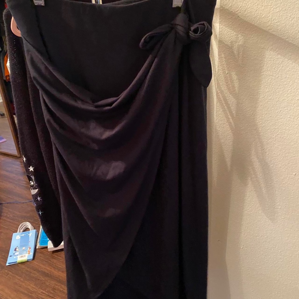 Aritzia skirt